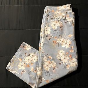 Nine West Chrystie Floral Capri Pants
